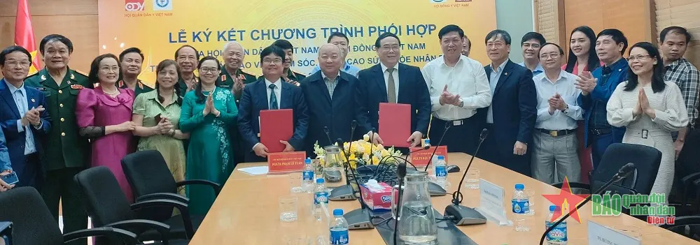 Ảnh: VACHE, Hội Nam y, Hội Quân dân y và Hội Đông y Việt Nam kí kết Chương trình phối hợp hoạt động