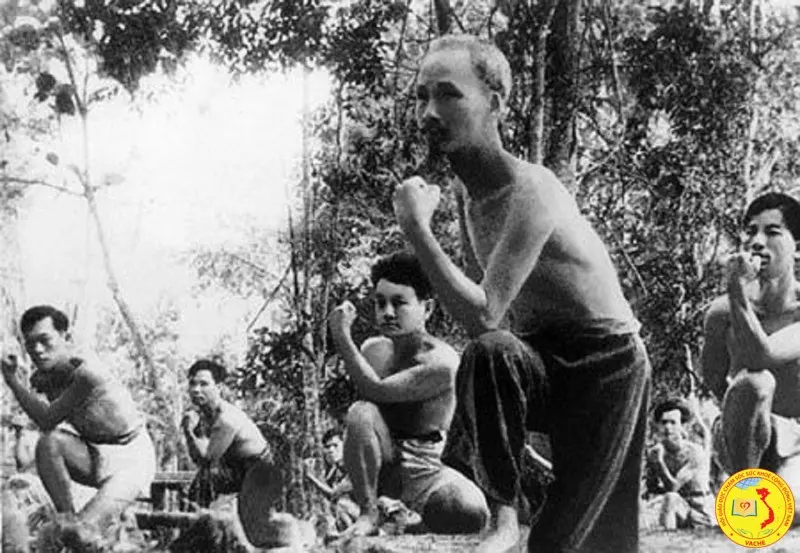 Ảnh: Chủ tịch Hồ Chí Minh - tấm gương sáng ngời trong việc giáo dục chăm sóc sức khoẻ chủ động