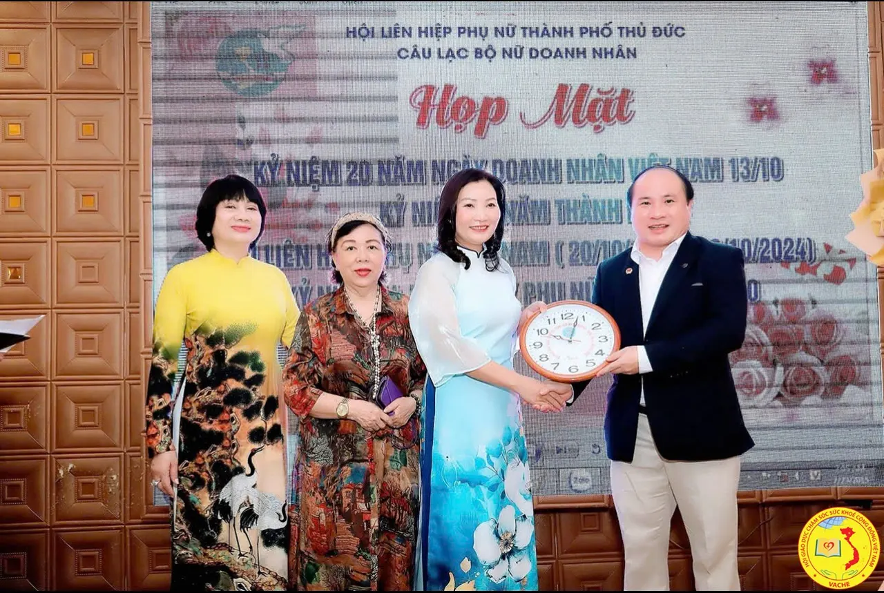 Ảnh: VACHE tại TP. Hcm tham dự họp mặt ngày phụ nữ Việt Nam 20/10 cùng nữ doanh nhân TP TP. Thủ đức và CLB doanh nhân Việt Nam