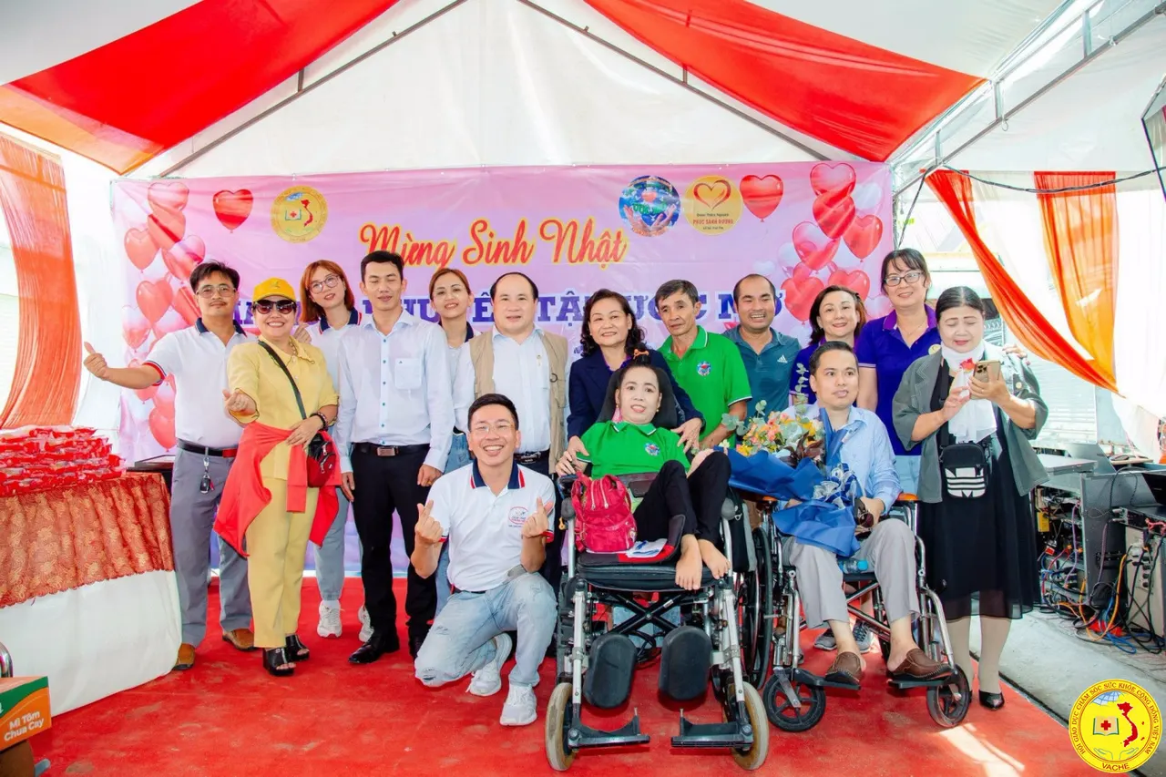 Ảnh: Văn phòng đại diện VACHE Và Trung Tâm UNESCO Văn Hoá Thông Tin Truyền Thông tham gia tặng quà dịp Tết Trung Thu Tại Tây Ninh-Đồng Nai-Lâm Đồng