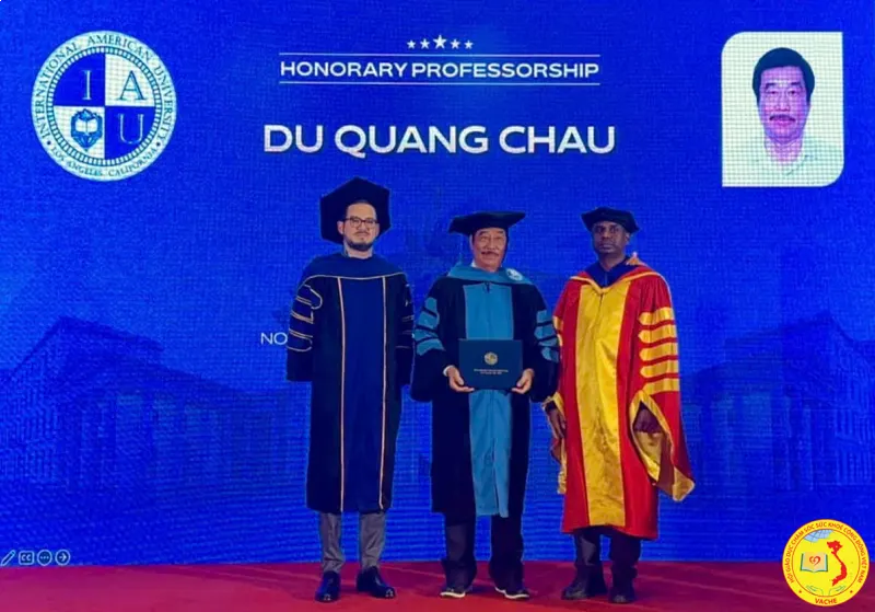 Ảnh: Ông Dư Quang Châu - TVBCH TW Hội được phong hàm giáo sư danh dự ĐH QT Hoa Kỳ