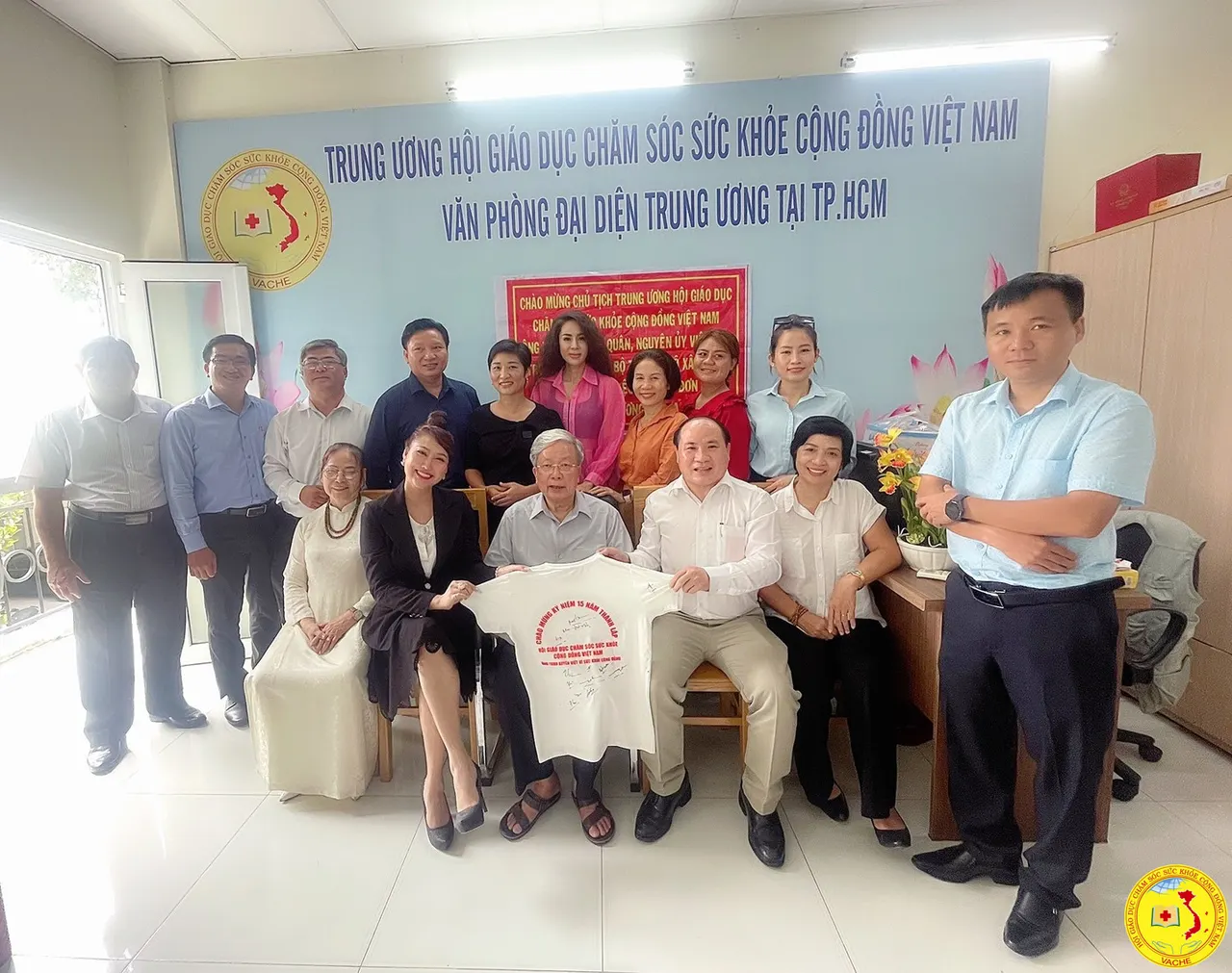 Ảnh: Chủ tịch Hội Nguyễn Hồng Quân thăm Văn phòng đại diện phía Nam dịp kỷ niệm 78 năm ngày Cách Mạng Tháng Tám thành công