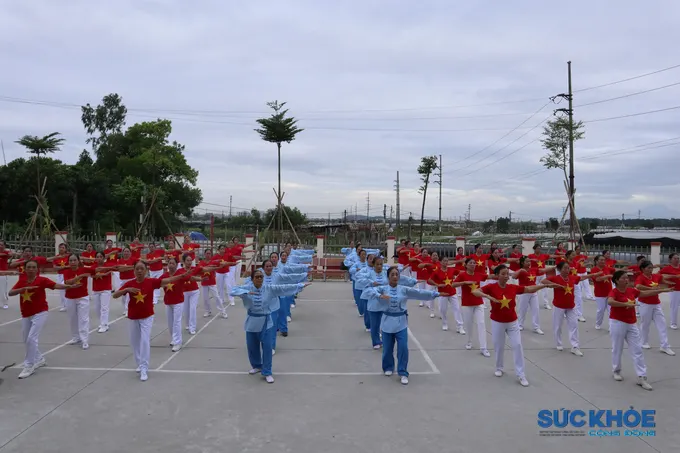 Ảnh: Chi Hội Giáo dục chăm sóc sức khoẻ cộng đồng Mê Linh tổ chức buổi giao lưu văn nghệ và thể dục dưỡng sinh