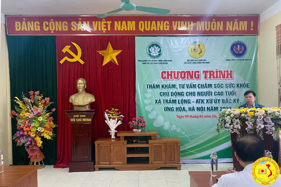 Ảnh: Ấm áp tình thân tại Chương trình thăm khám, tư vấn sức khoẻ chủ động cho người cao tuổi tại xã Trầm Lộng-ATK Xứ uỷ Bắc kỳ (Ứng Hoà, Hà Nội)