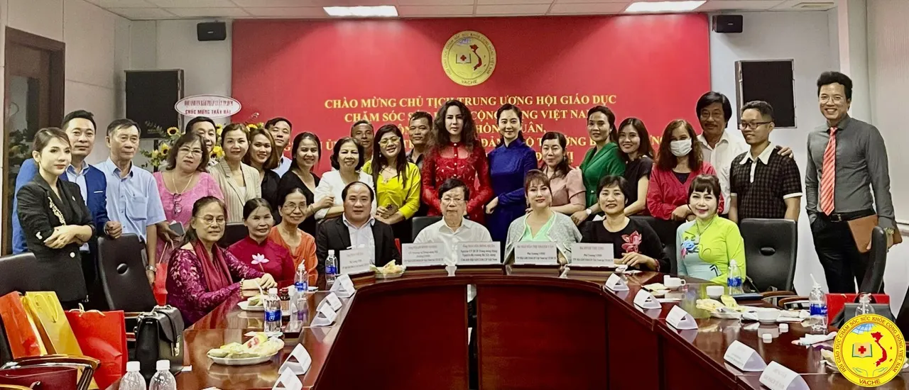 Ảnh: Chủ tịch Hội giáo dục chăm sóc sức khỏe cộng đồng Việt Nam thăm làm việc với các đơn vị trực thuộc Trung ương Hội tại Miền Nam và Tây Nguyên