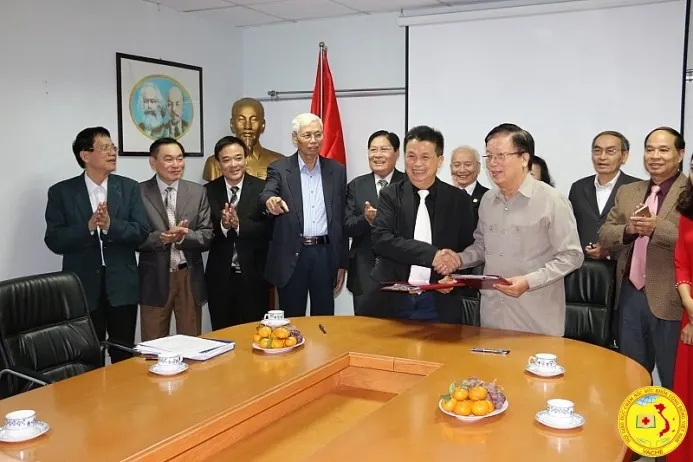 Ảnh: Hội GDCSSKCĐ Việt Nam và Hiệp hội Thực phẩm chức năng Việt Nam hợp tác.