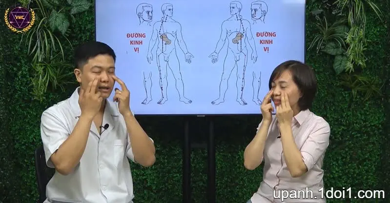 Ảnh: Khắc phục những cơn đau dạ dày bằng xoa bóp bấm huyệt