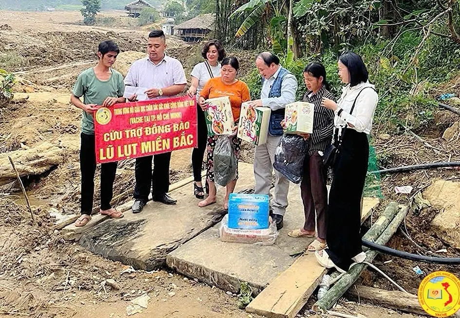 Ảnh: Đoàn Cứu Trợ Lũ Lụt Miền Nam Trong Một Tháng Hai Lần Trở Lại Miền Bắc Đến Với Bà Con Làng Nũ Tại Lào Cai Và Yên Bái