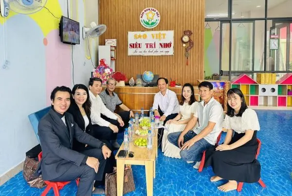 Ảnh: Lãnh đạo TW Hội Giáo dục Chăm sóc Sức khỏe Cộng đồng Việt Nam thăm Hệ thống Giáo dục Mầm Non Sao Việt Bình Dương