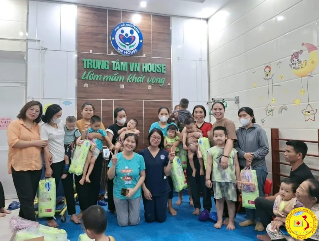 Ảnh: Chương Trình "Tặng Bỉm và Thuốc và gói chăm sóc sức khoẻ đặc biệt cho Trẻ Bại Não tại Tỉnh Nghệ An" một hoạt động ý nghĩa