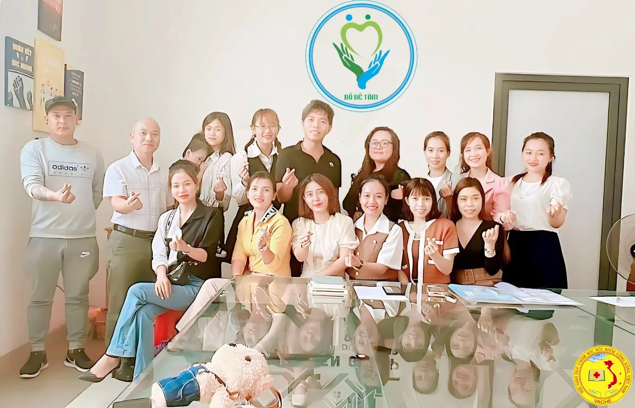 Ảnh: Gặp gỡ Hoa việc thiện, Chủ tịch CLB Thư pháp Bồ đề tâm