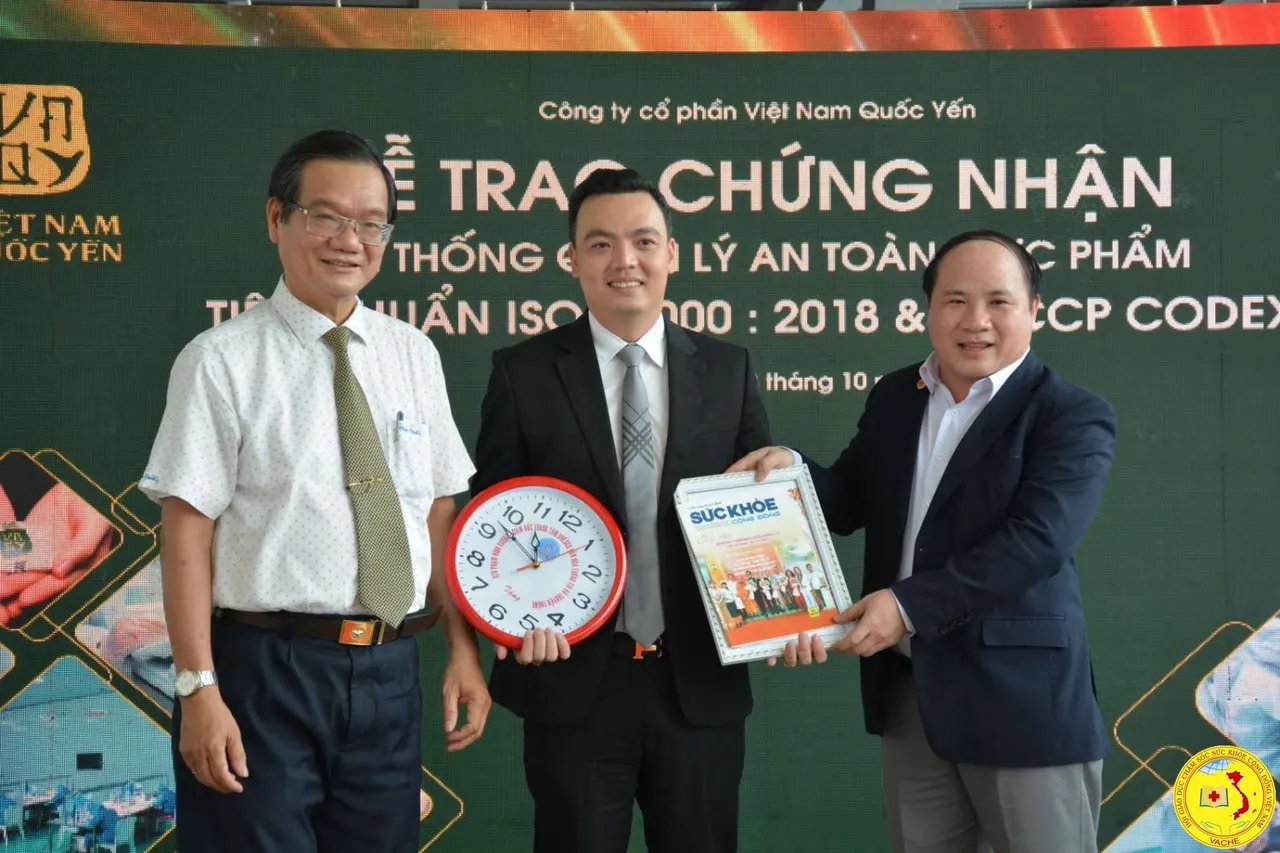 Ảnh: Hội đồng tư vấn - Ban Lãnh đạo Văn phòng Đại diện Trung Ương Hội GDCSSKCĐ Việt Nam dự chúc mừng Việt Nam Quốc Yến
