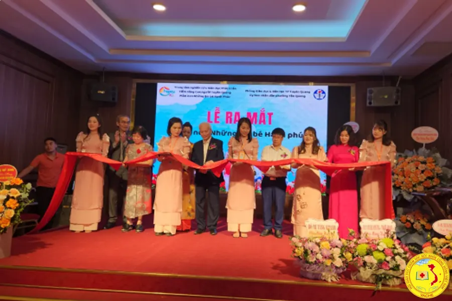 Ảnh: Ra mắt Trung tâm nghiên cứu, giáo dục phát triển tiềm năng con người Tuyên Quang và Hội thảo khoa học: Giáo dục sớm, phát triển toàn diện trẻ em